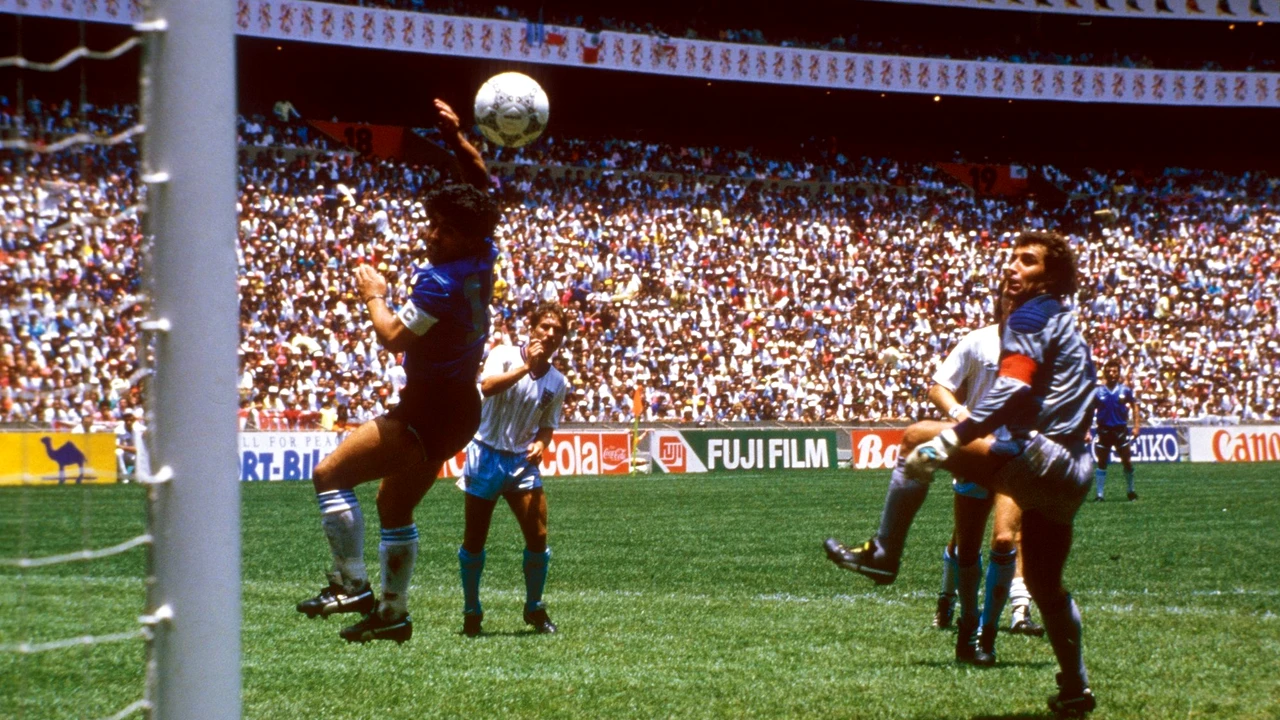 Mingea atinsă de „mâna lui Dumnezeu” va fi scoasă la licitație. Arbitrul meciului dintre Anglia și Argentina pune balonul la vânzare