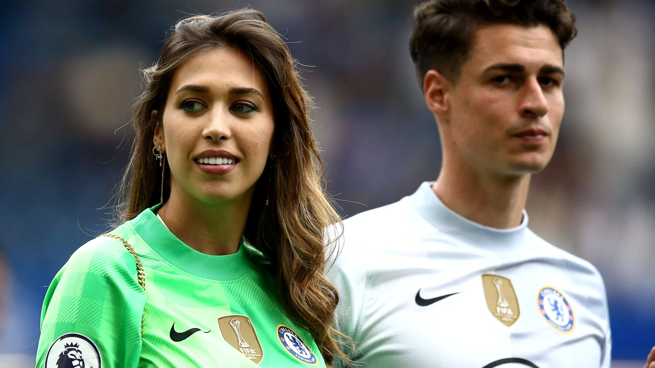 Pe cine mai interesează să fie titular când Miss Universe e logodnica ta? Andrea Martinez e secretul fericirii în cuplu | Galerie FOTO