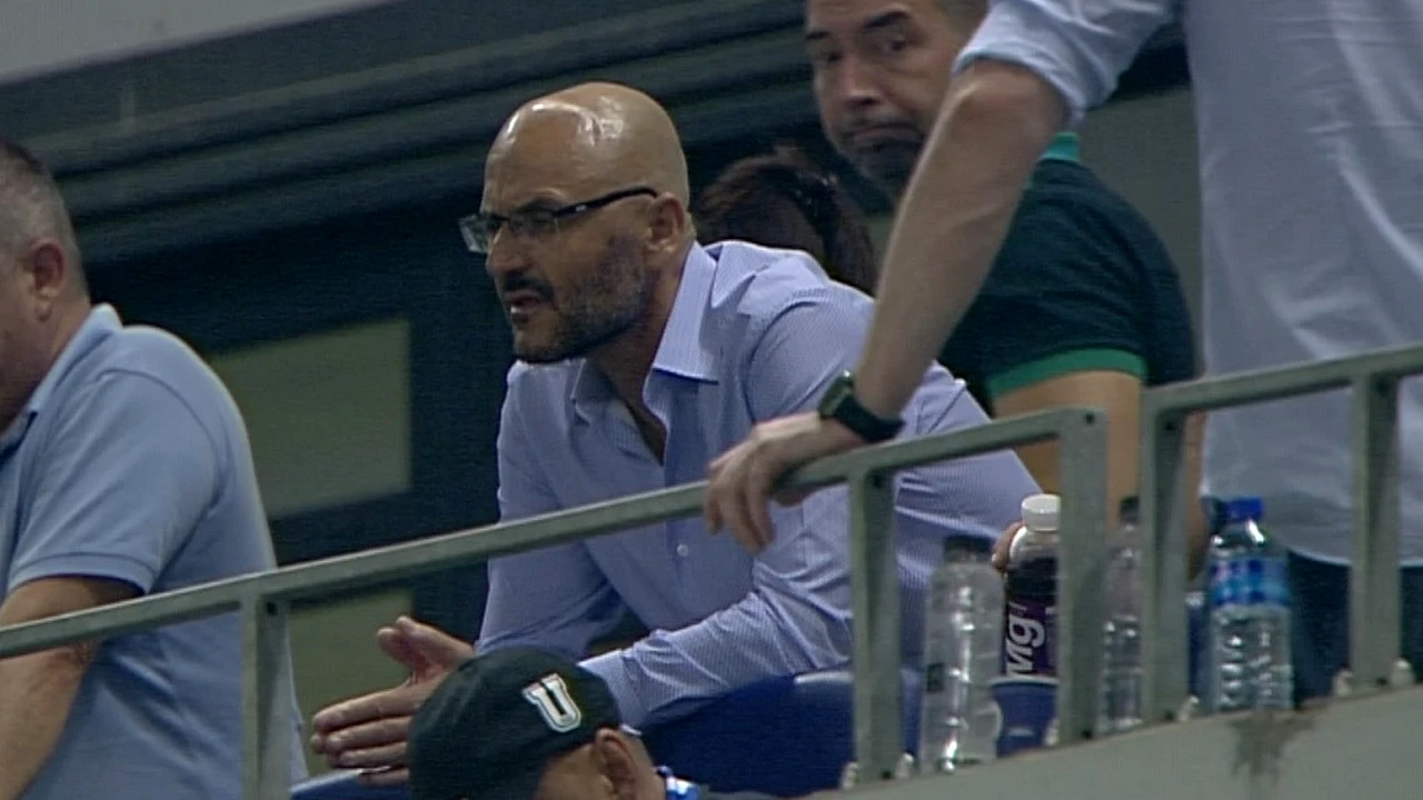 Ca mielul la tăiere! Așa merge Adrian Mititelu la meciul dintre Rapid și FCU Craiova