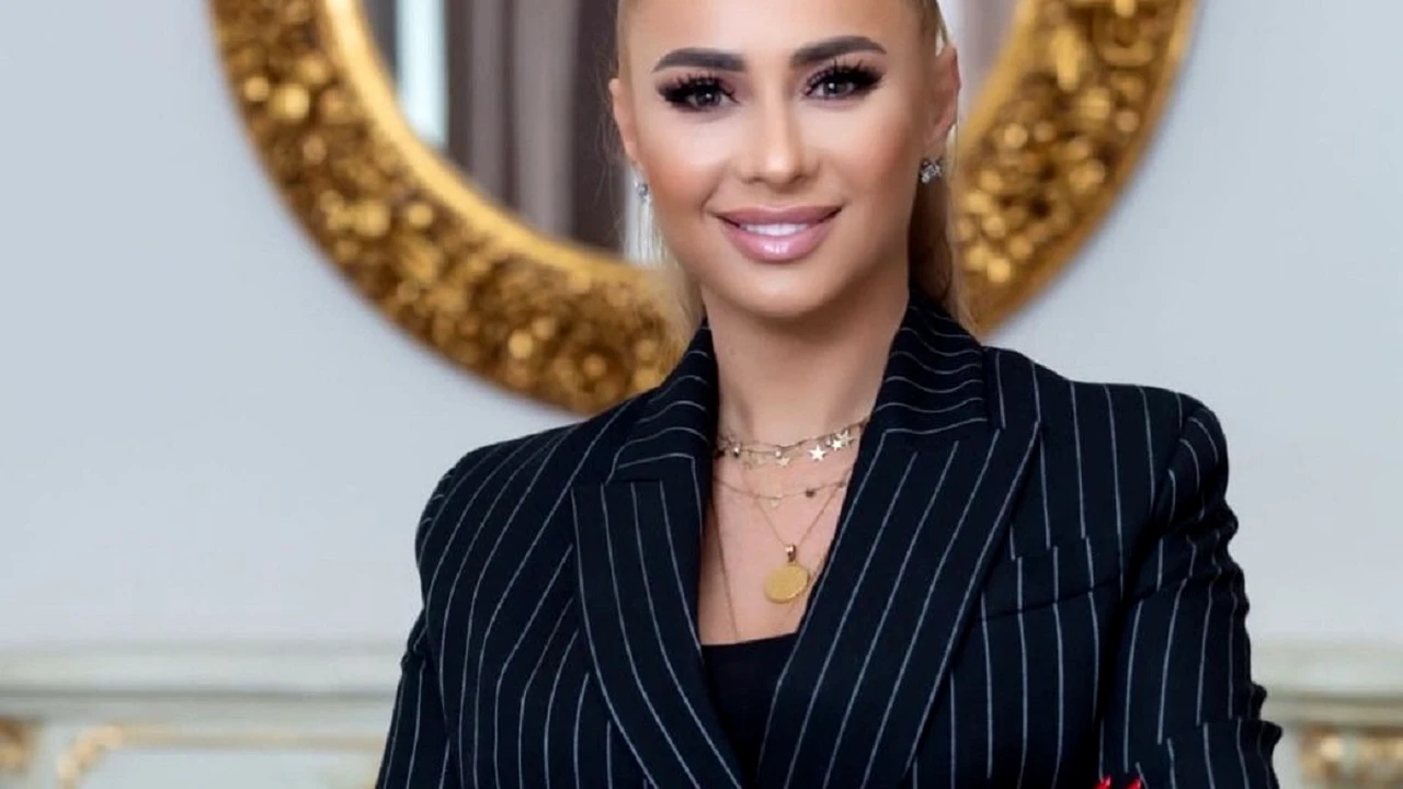 Atingeri cu subînțeles în public pentru Anamaria Prodan. Ce spune impresara despre bărbatul care a făcut-o să râdă din nou | Galerie FOTO