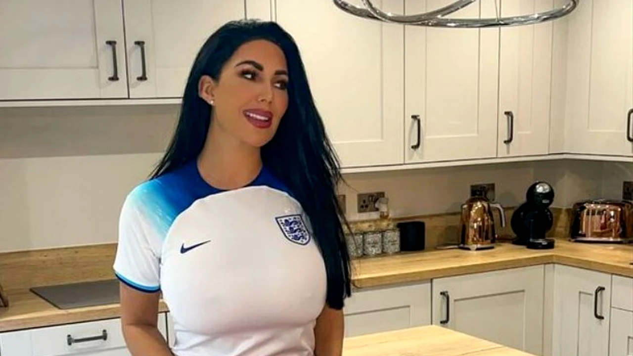 FOTO. Bruneta voluptoasă, care susține Anglia la Campionatul Mondial: „Haideți băieți, să o aducem!”
