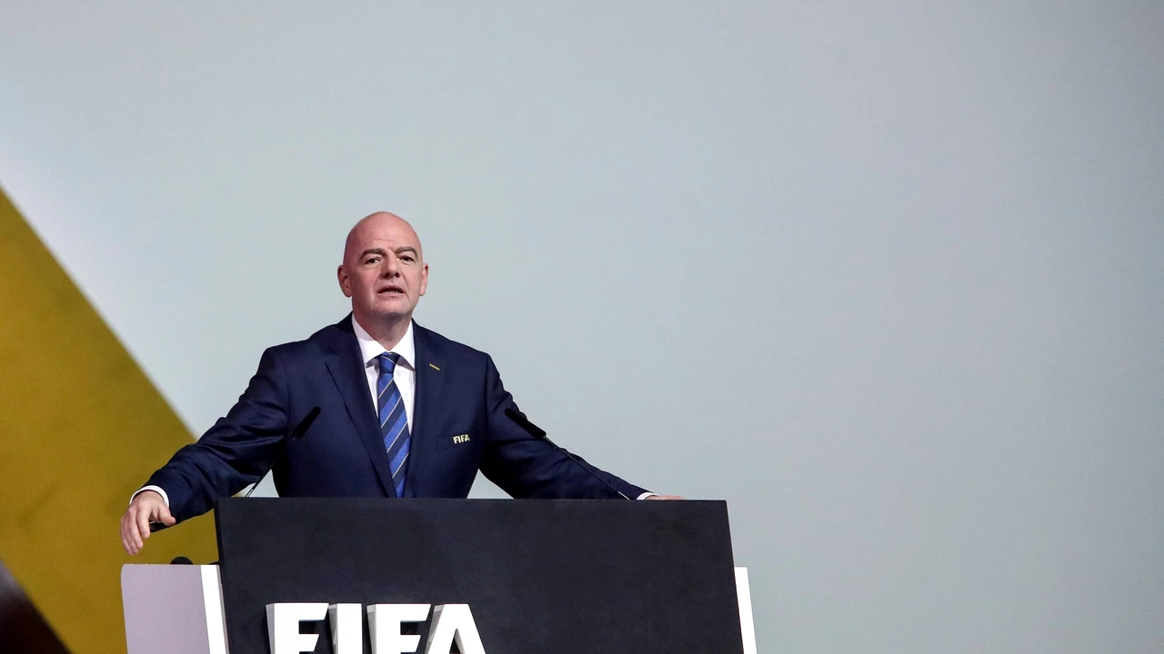 Războiul din Ucraina s-ar putea opri în timpul Cupei Mondiale. Apelul făcut de FIFA către Putin și Zelenski