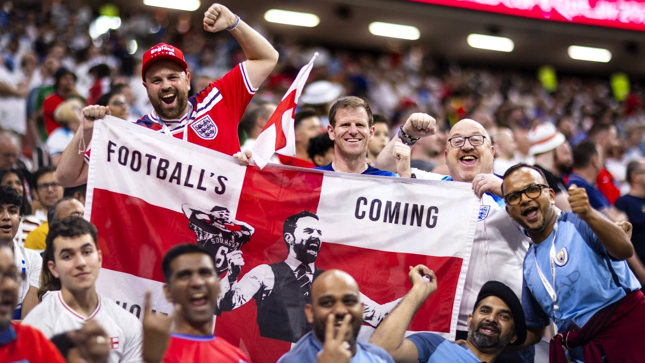 O poveste ca în filme: un grup de fani englezi au cucerit un milionar din Qatar. Cum i-a răsfățat acesta