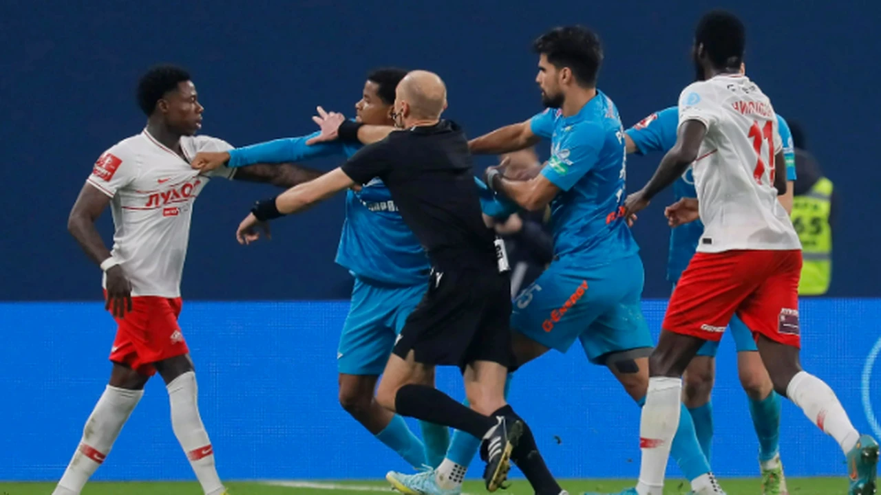 VIDEO Bătăie ca în şapte păcate la derby-ul Rusiei! S-a lăsat cu şase cartonaşe roşii