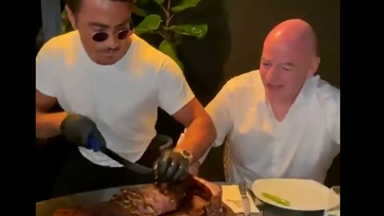 Gianni Infantino i-a dat „block” lui Salt Bae. Președintele FIFA nu-l mai urmărește pe Instagram pe celebrul bucătar