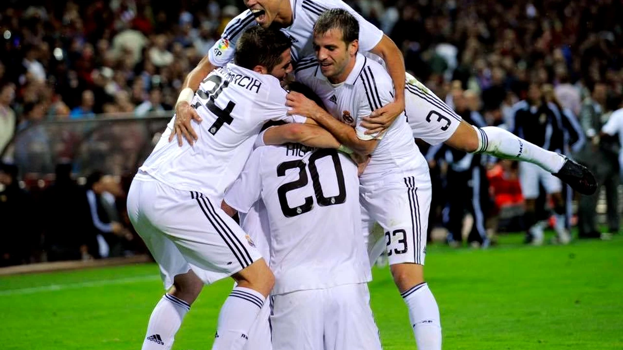 Fostul star de la Real Madrid iubește o rapidistă. Mijlocașul care a făcut furori în naționala Olandei a venit în România și a văzut meciul pe viu