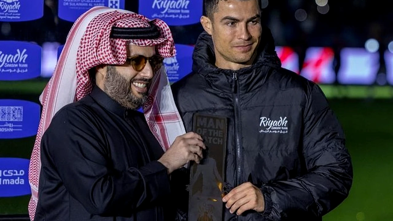 Hrană pentru orgoliul lui Cristiano Ronaldo. Portughezul a obținut un trofeu simbolic la finalul duelului cu PSG și Lionel Messi