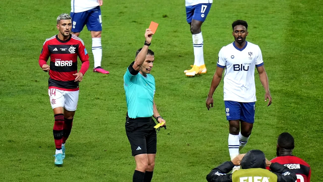 Istvan Kovacs, one man show în semifinala mondialului cluburilor. Jucătorii și-au ieșit din minți după deciziile românului