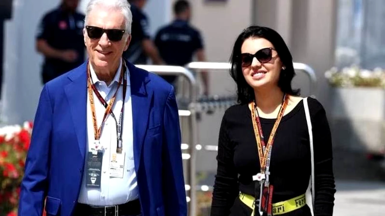 Românca le-a luat ochii tuturor la standul Ferrari! E soția superbă a moştenitorului