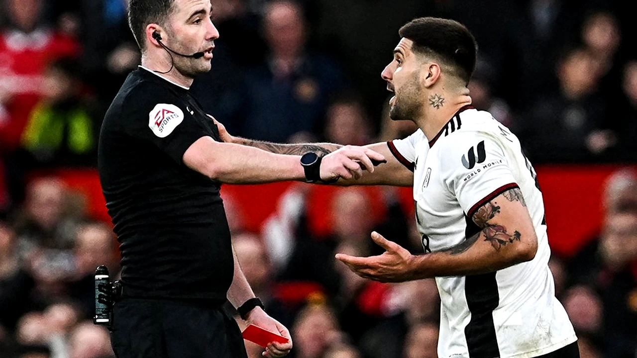 Mitrovic, suspendat 8 etape. Ce i-a făcut arbitrului în meciul cu Man. United