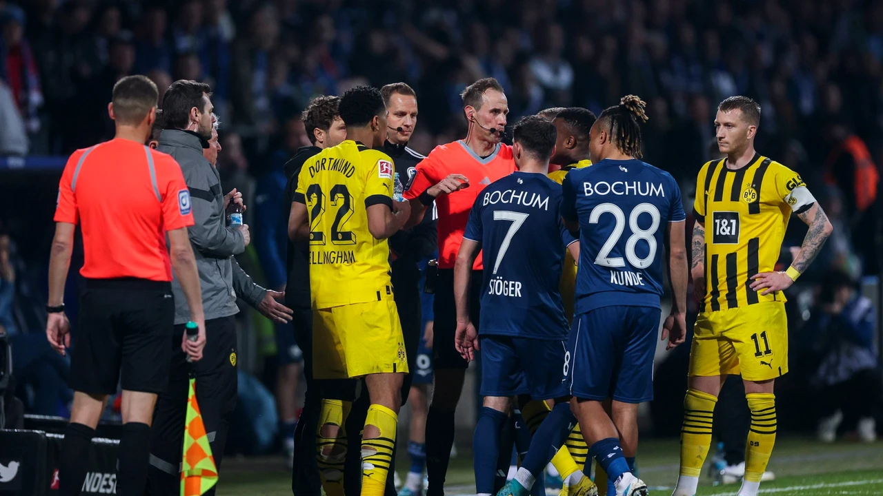 Arbitrul de la Bochum – Dortmund a ieșit să-și ceară public scuze pentru gafa care ar putea decide titlul: “N-am putut să dorm toată noaptea”