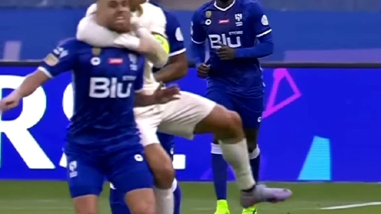 Gest de maidan: Manevra prin care Cristiano Ronaldo și-a pus un adversar la pământ! A primit imediat galben