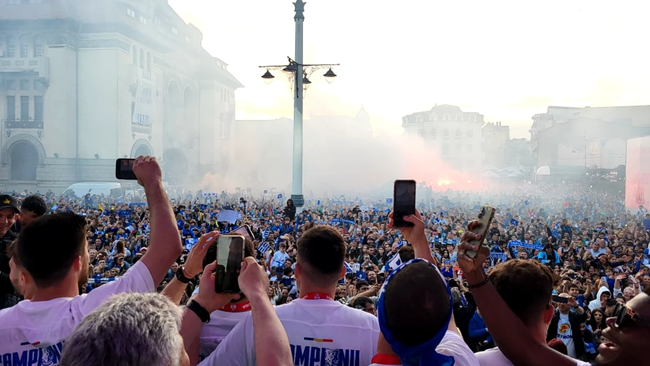 Imagini de poveste de la parada campionilor din Constanța. Mii de oameni s-au adunat pentru a-i vedea pe jucătorii Farului. Foto