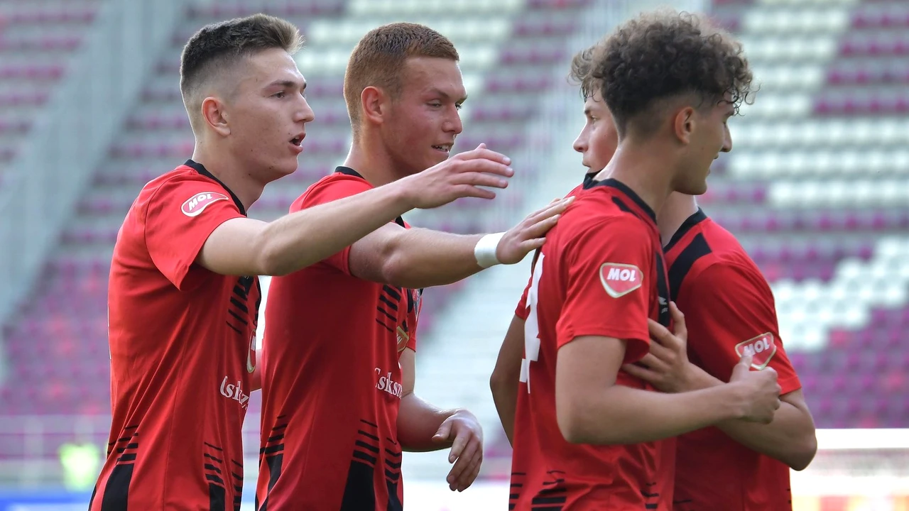 Rapid a făcut primul transfer important al verii. Jucătorul de națională a semnat contractul. Exclusiv