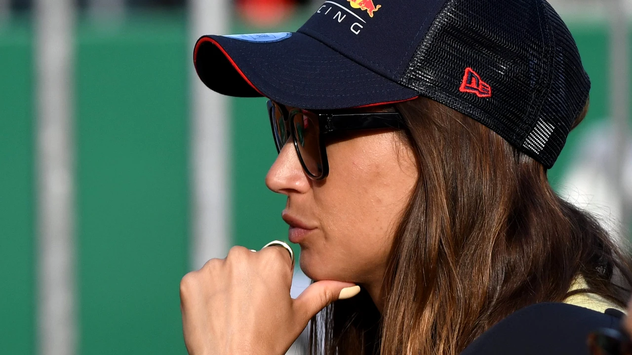 Cum a apărut în tribune prezentatoarea căreia i s-a propus să pozeze goală dacă AC Milan câștigă Liga