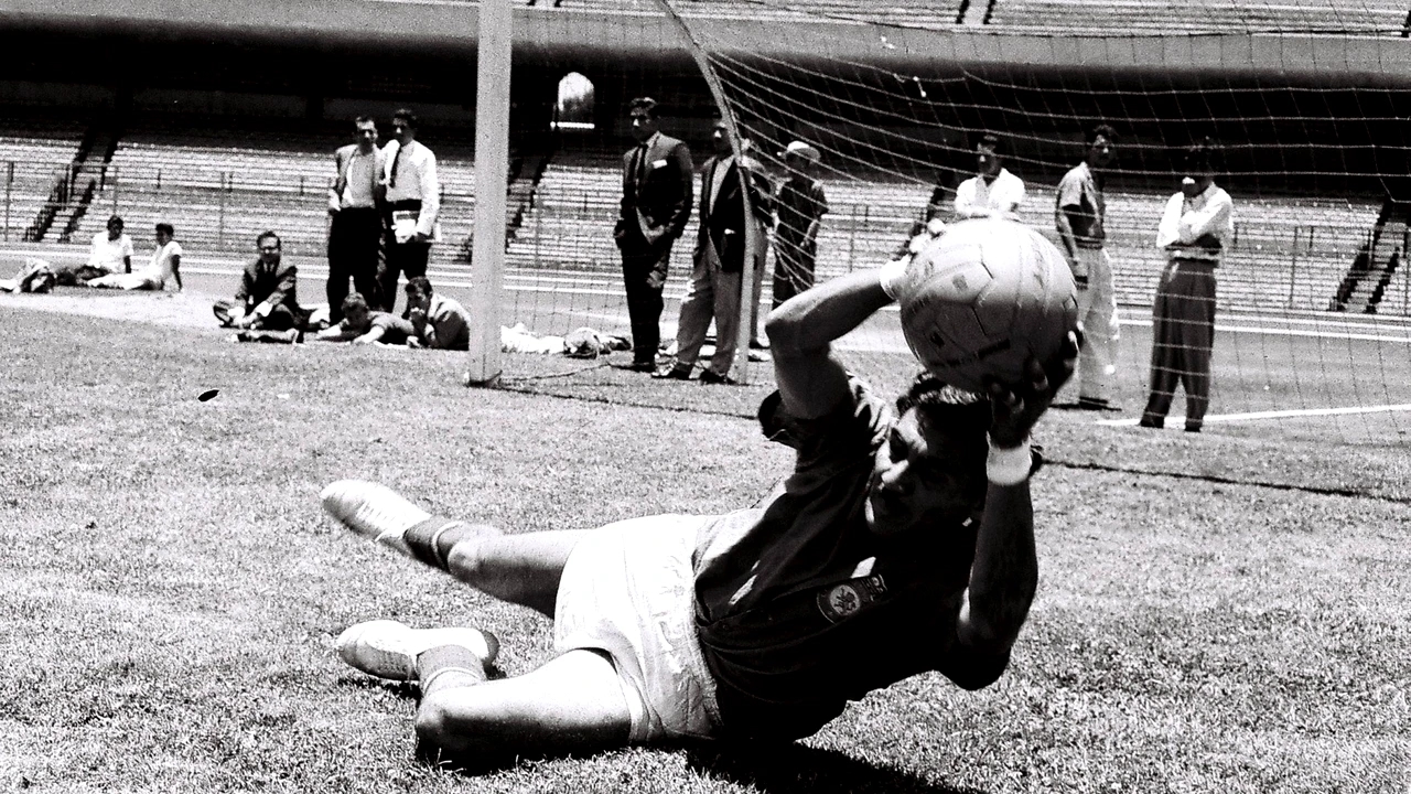 Doliu în fotbal. A murit Antonio Carbajal, portar care a jucat la cinci campionate mondiale