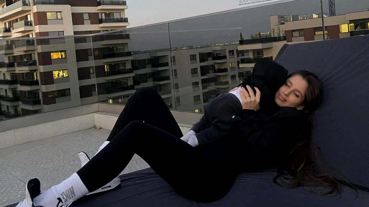 Ce face soția lui Florinel Coman, în timp ce el redevine cel mai bun fotbalist român. Cu cine a fost surprinsă pe stradă