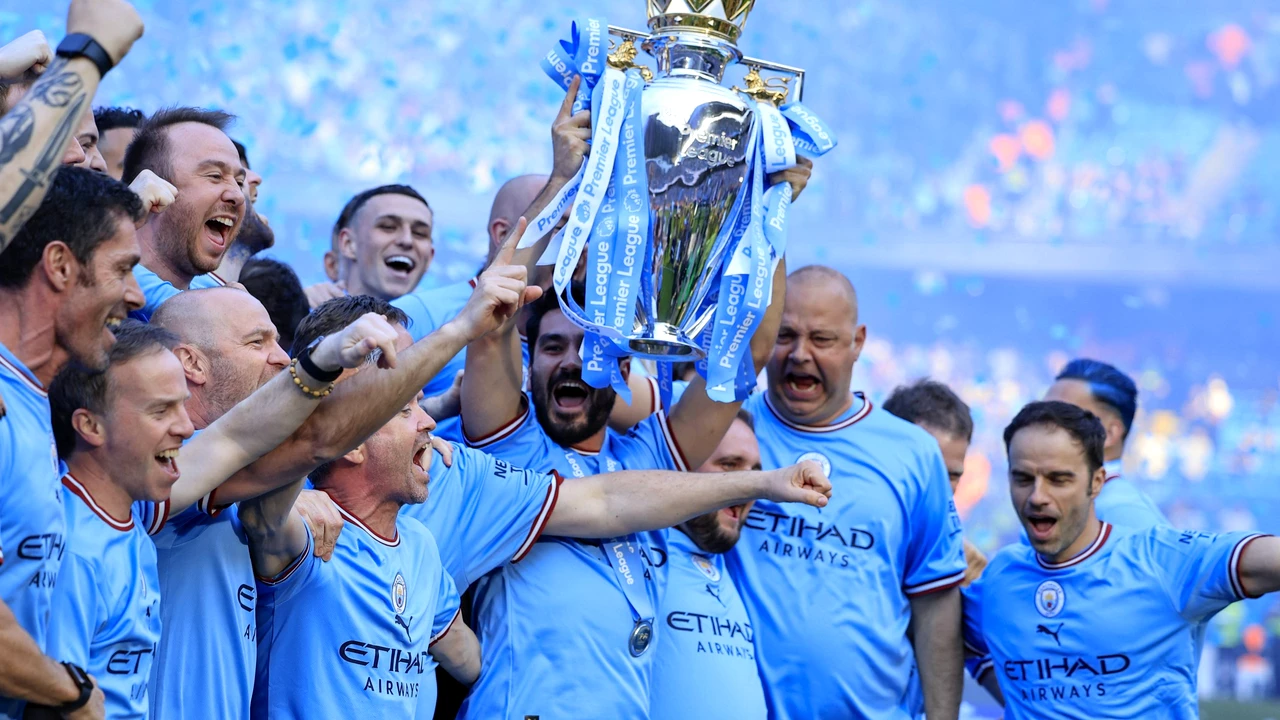 Fotbaliștii lui City au fugit disperați la vestiare. Ce s-a întâmplat la fiesta decernării titlului