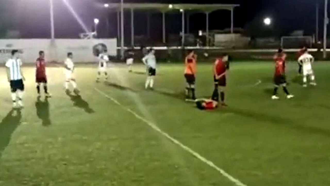 Antrenor de fotbal, ucis direct pe teren. Cum a reacționat arbitrul. Video