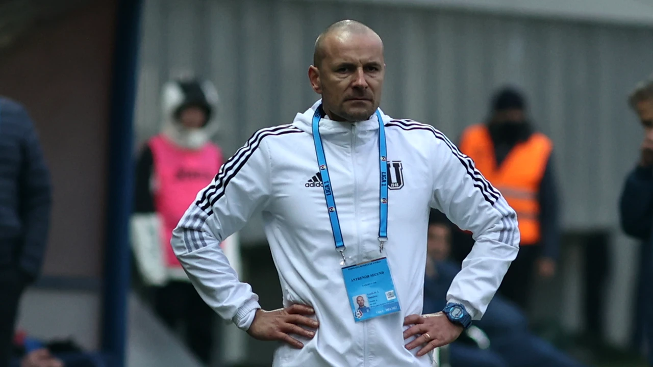 Antrenorul înjurat de tot stadionul după FCU Craiova – Rapid, reacție total neașteptată la interviuri: „Nu am o problemă, îi înțeleg pe suporteri”