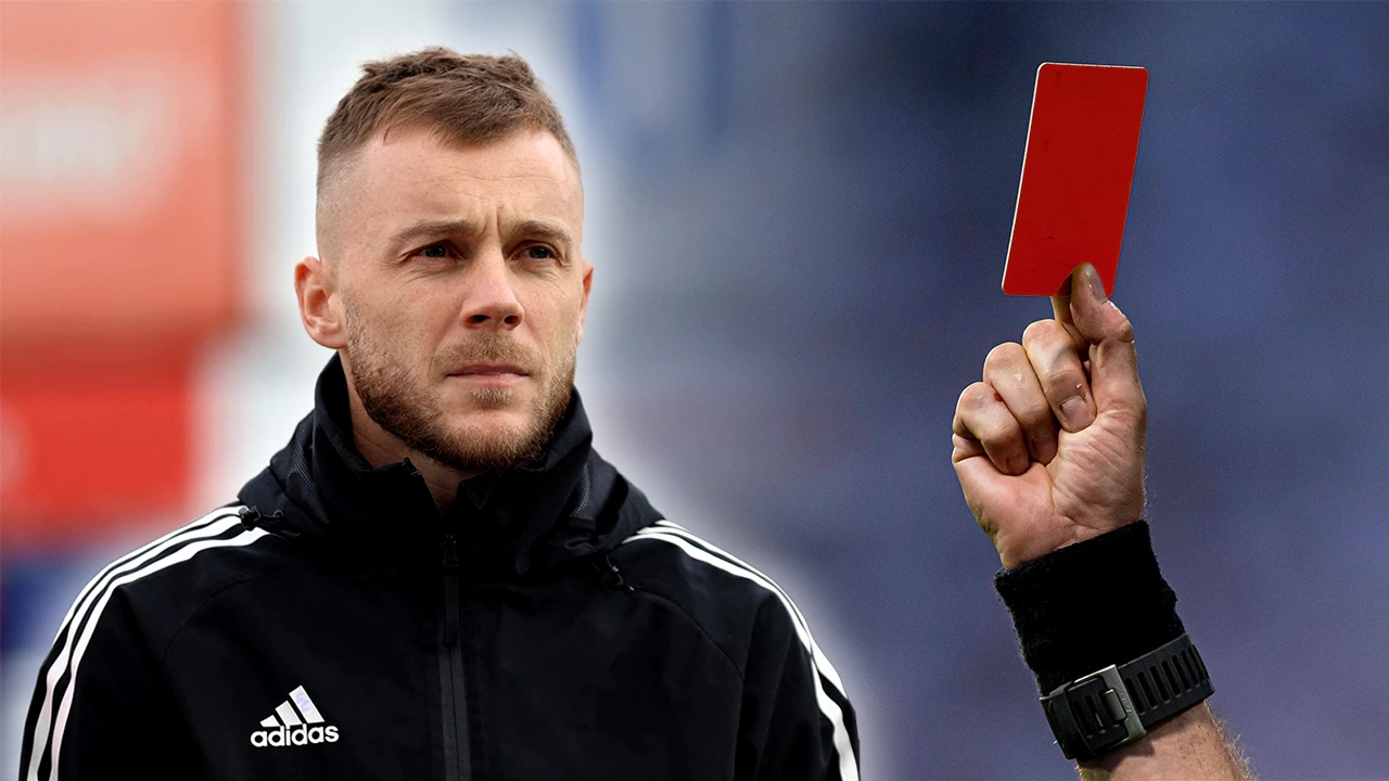 Ce-o fi fost în mintea lui? Alex Maxim, gest stupid și cartonaș roșu în fața lui Fenerbahce. Ce a făcut în fața arbitrului