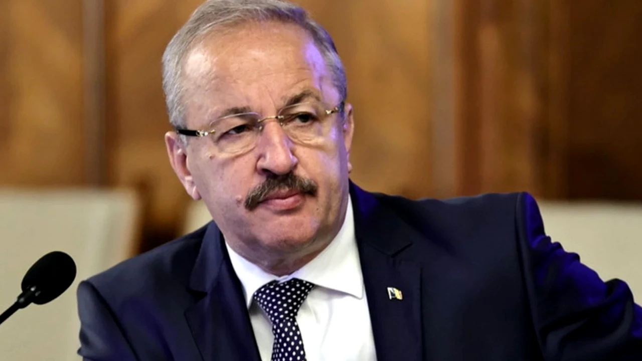 Cu ce echipă ține, de fapt, Vasile Dîncu, omul care a încercat s-o ducă pe CSA Steaua în Liga 1