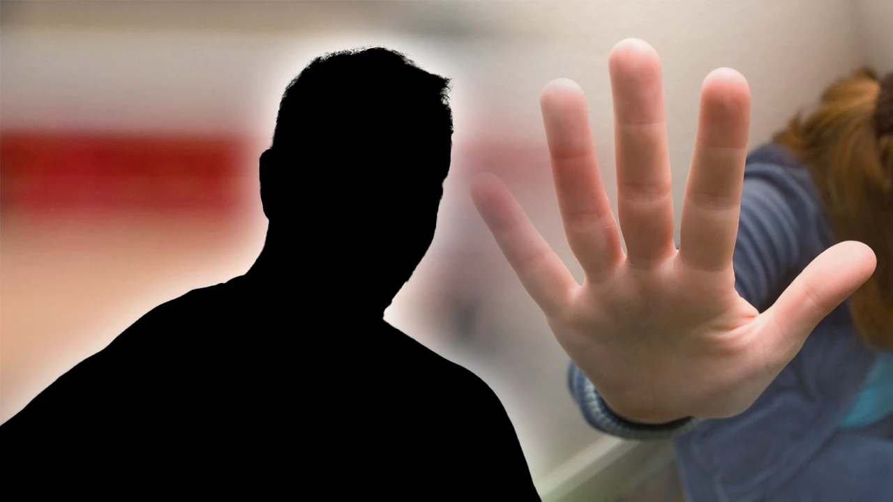 Fotbalistul cu 19 meciuri în națională, acuzat oficial că a abuzat două tinere. Ce se întâmplă în aceste momente cu el, după ce a fost reținut