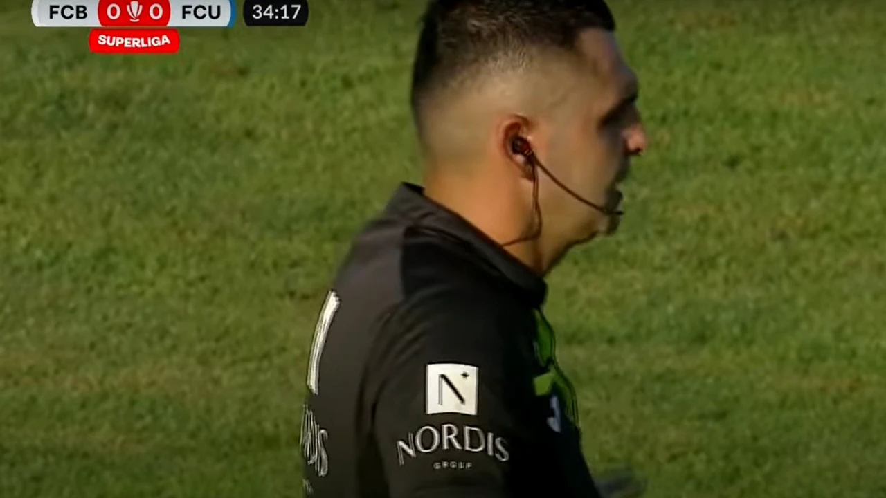 Imagini uluitoare de la Botoșani. Partida din Superliga întreruptă 10 minute pentru a se da o decizie în camera VAR