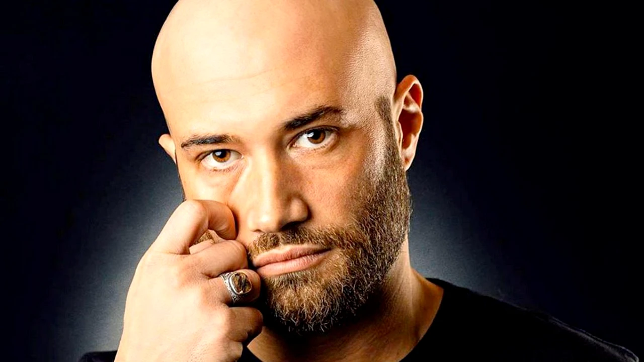 Mihai Bendeac, agresat de suporterii rapidiști. Incidentul traumatizant a fost povestit de fratele actorului: „I-a fost smulsă de la gât eșarfa cu Dinamo”