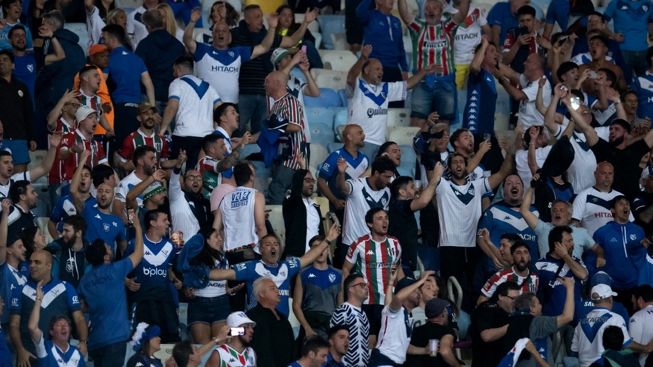 Incident șocant: Fotbaliști de la prima echipă, agresați de suporteri! Au fost amenințați cu arma: „Mi-au spus că mă vor împuşca în picioare”