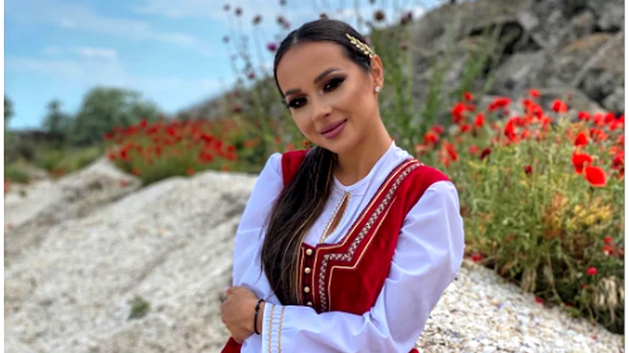 Rar își face așa apariția: Vlăduța Lupău s-a lăsat fotografiată în costum de baie. Ce poze au apărut pe net cu soția fostului portar de la CFR Cluj