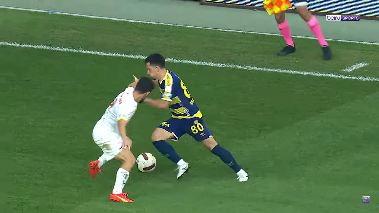 Moruțan le-a ascuns mingea. La propriu! Assist perfect în Turcia, după ce a zăpăcit complet un adversar