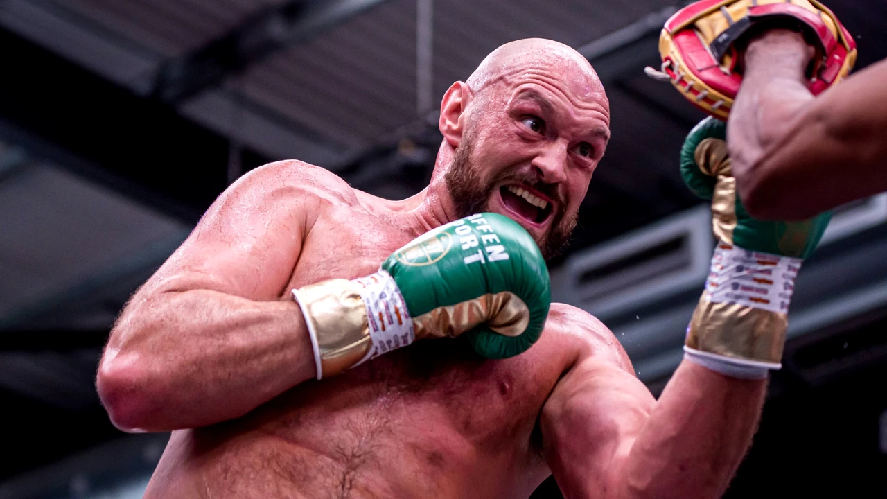 S-a întâmplat sub privirile lui Cristiano Ronaldo! Tyson Fury a fost trimis la podea de Ngannou, însă tot britanicul a obținut victoria