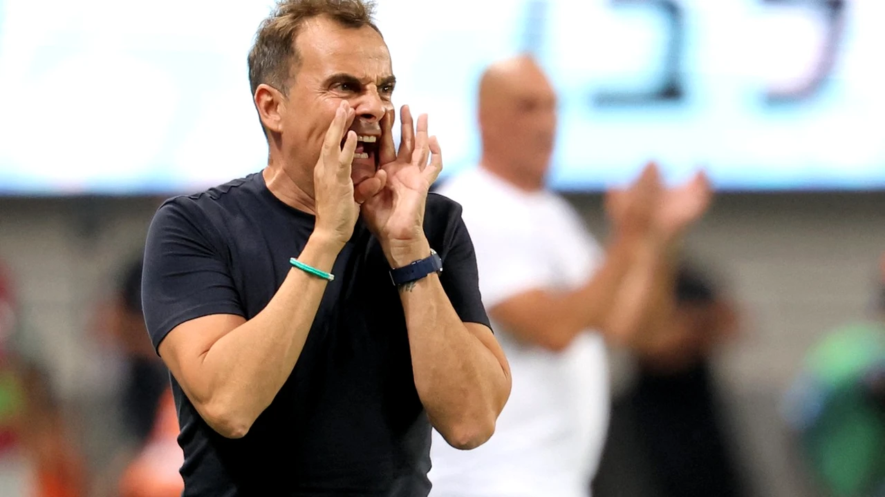 Selecționerul Belarusului, replică pentru Edi Iordănescu după ce s-a plâns de gazonul din Ungaria: „Este absurd!”