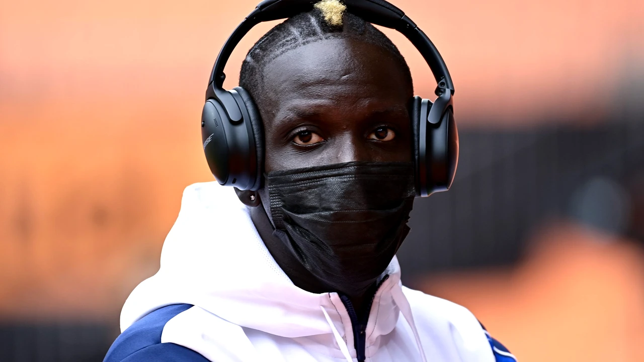 Scandal uriaș în Franța. Un jucător și-a luat de gât antrenorul și l-a trântit la podea după ce a fost făcut ”plângăcios”