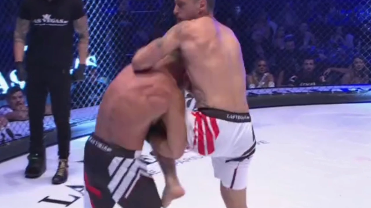 Cornel Păsat a fost bătut de Vladimir Drăghia în cușca RxF. Imagini inedite din lupta celor doi