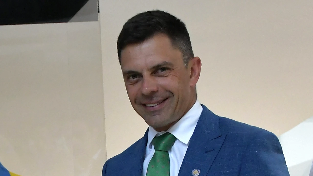 Fostul ministru al Sportului Novak recunoaște cu ce echipă din Liga 1 ține, de fapt: „Acum pot să spun, că nu mai am nicio legătură cu ministerul”