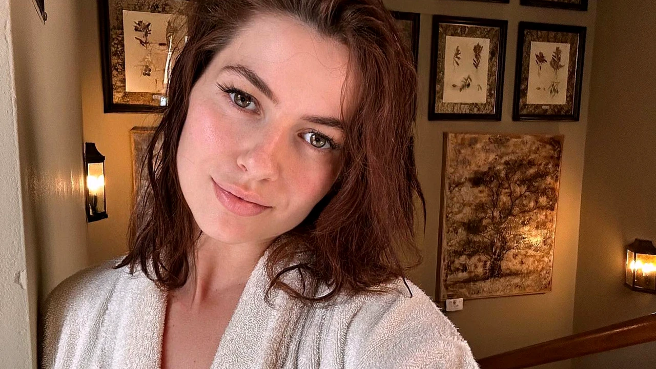 Lidia Buble și-a arătat tatuajul ascuns, după ce a renunțat la haine. Ipostaza incendiară în care s-a lăsat fotografiată fără sutien