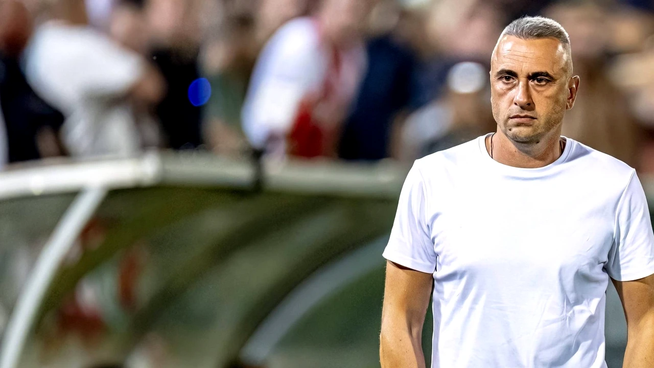 Vine Petev! Noul antrenor al Universității Craiova, surprins în tribune la derby-ul cu FCU