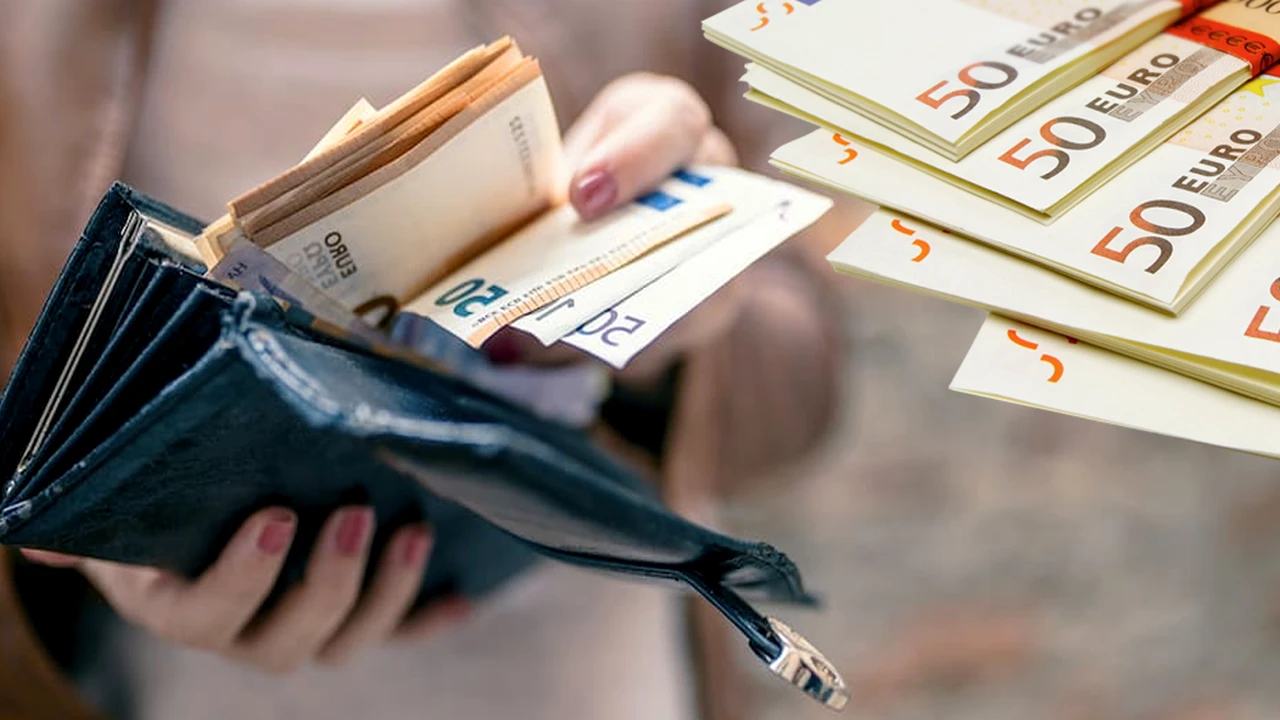 Recompensa primită de o tânără care a restituit un portofel cu 7.000 de euro. Unde îl găsise