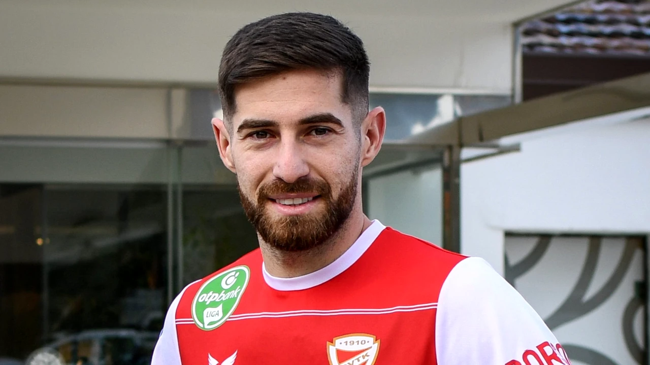 Fostul fotbalist al FCSB a semnat în Ungaria și a fost prezentat oficial