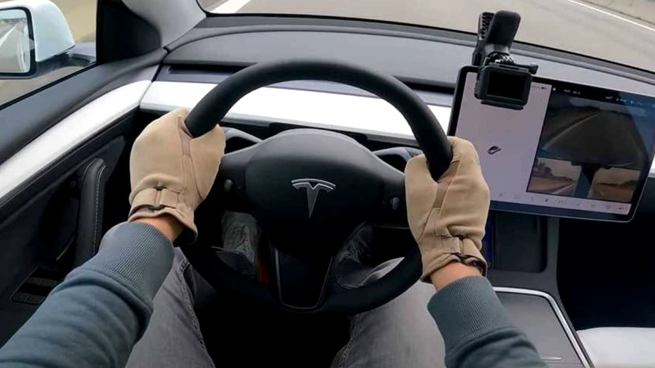 Întâmplare bizară cu un posesor de Tesla! A trebuit să plătească 14.000 de dolari pentru reparații, imediat după ce și-a cumpărat o mașină nouă