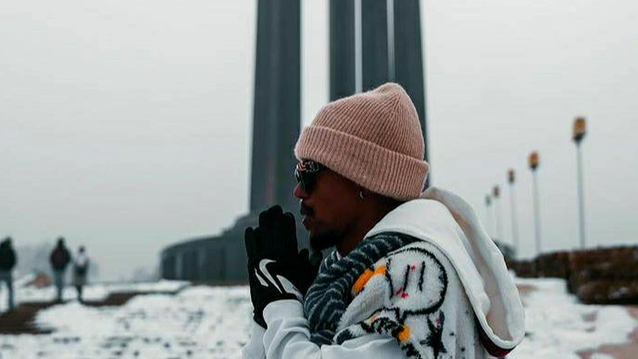 Ngezana style! Fundașul FCSB-ului, sesiune foto inedită în locul unde, zilele trecute, a fost Klaus Iohannis