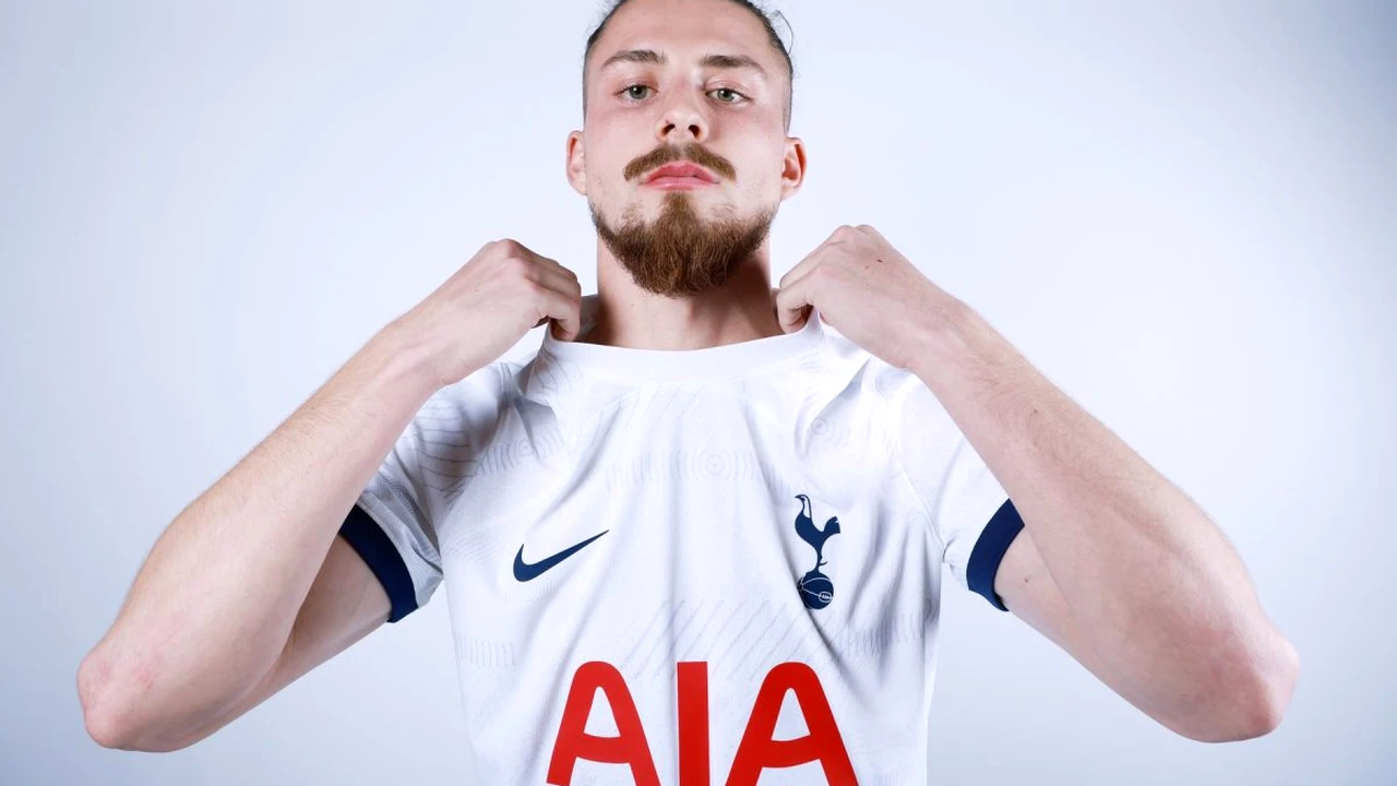 Cum au reacționat fanii lui Tottenham, după ce au văzut că Radu Drăgușin nu este titular cu Manchester United. „Mor dacă l-au adus doar să stea pe bancă până la finalul sezonului”