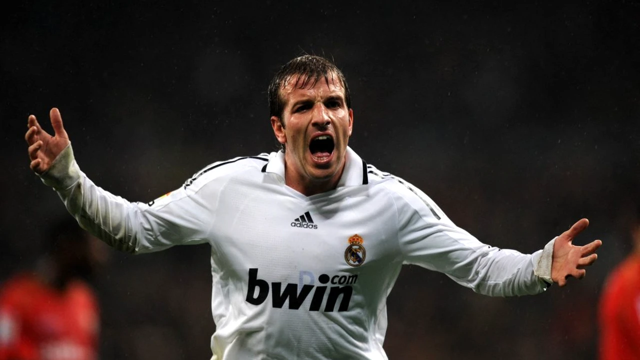 Rafael van der Vaart se întoarce pe terenul de fotbal, la o echipă din România. „Patronul” lui va fi un antreprenor care deține mai multe saloane de tatuaje