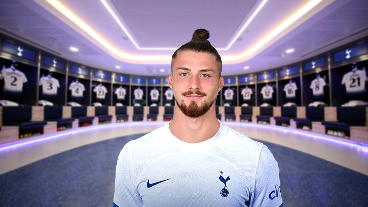 S-a aflat: ce număr și-a ales Radu Drăgușin la Tottenham. Foto