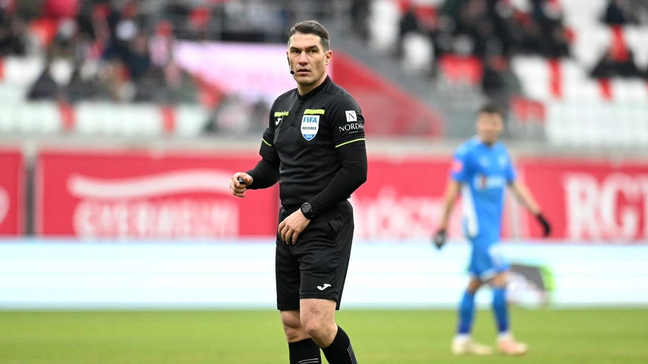 Ce-o fi văzut?! Kovacs, zi de coșmar în Sepsi – Universitatea Craiova. A dat penalty la un fault în atac, dar s-a întors după intervenția VAR. Tot VAR l-a făcut să dea apoi 11 metri