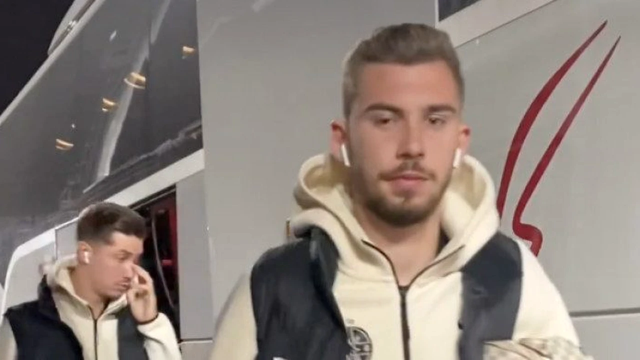 Premieră la FCSB, pentru meciul cu Voluntari. Cum a ajuns echipa lui Gigi Becali în „alb-roșu”, culorile rivalei Dinamo. Foto