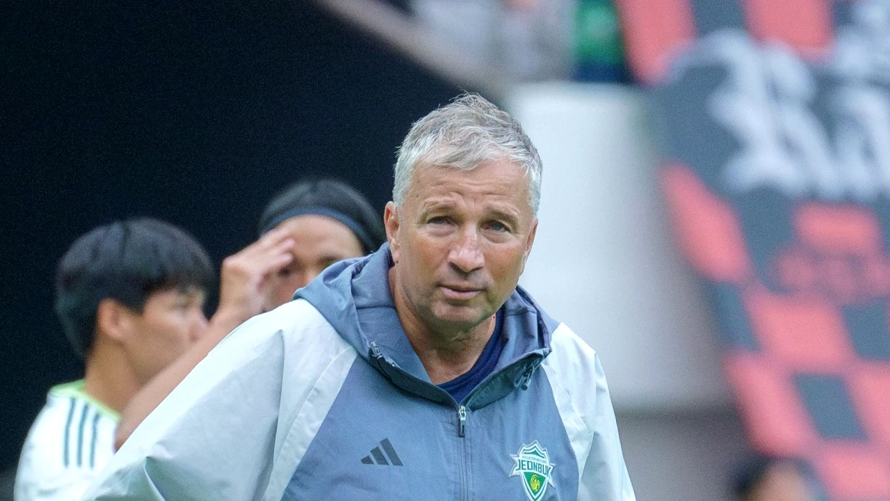 Succes major pentru Dan Petrescu. Tocmai s-a calificat în sferturile Ligii Campionilor Asiei