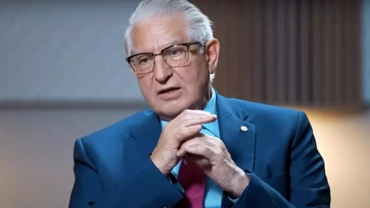 „Pentru o viață sănătoasă, consumați zilnic minimum doi litri de lichide”. Câtă apă trebuie să bem, de fapt, într-o zi: Ce spune doctorul Vlad Ciurea